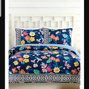 Vera Bradley Maybe Navy Quilt, King 2 shams